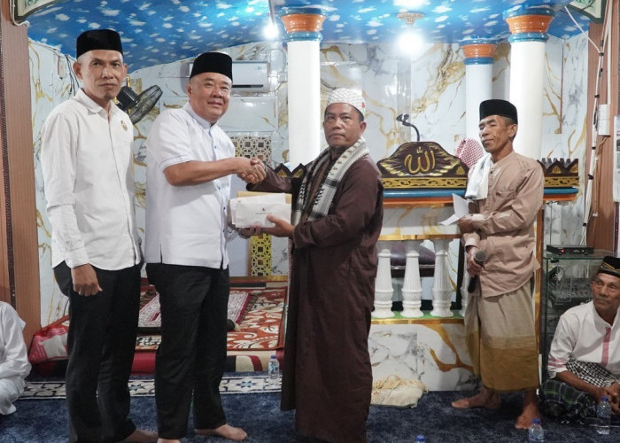 Wagub Sumsel Cik Ujang Apresiasi Kekompakan Warga Kepur, Serahkan Bantuan untuk Masjid dan Masyarakat