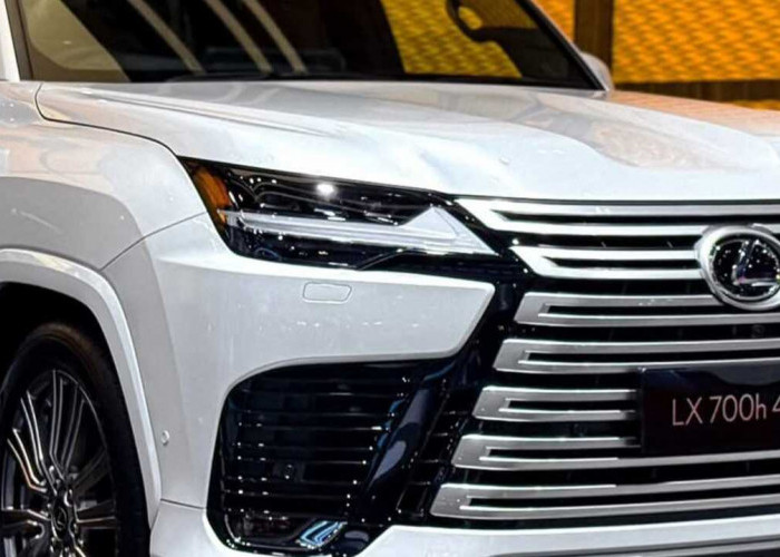 SUV Hybrid Termahal Lexus Ini Bisa Terjang Banjir hingga 70 cm!