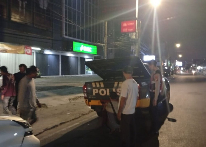 Polres Lubuklinggau Bantu Derek Mobil Pemudik Asal Baturaja Tujuan Sumatera Barat 