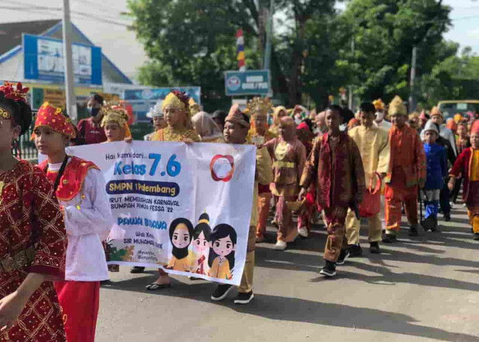 Jelang Hari Sumpah Pemuda SMPN 1 Palembang Gelar Karnaval