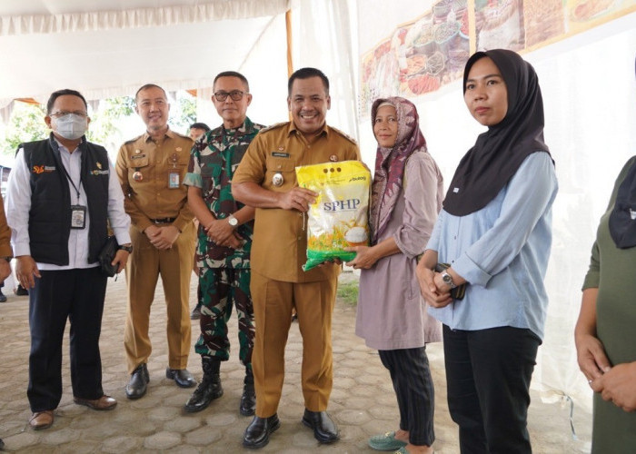 Gelar Pasar Murah, Pemkab OKI Intervensi Harga Sembako Jelang Idul Adha