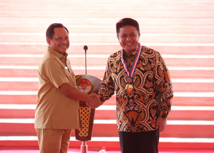 Herman Deru Dianugrahi Kartika Pamong Praja Madya, Mendagri : Apresiasi Untuk Gubernur Sumsel  Inovatif 