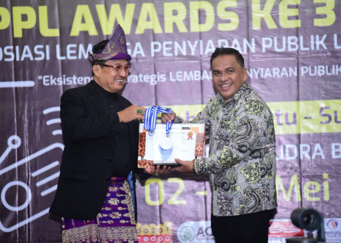 Peduli Radio , Pj Bupati H Apriyadi Menerima reward dari  Asosiasi LPPL Radio dan Televisi Indonesia 