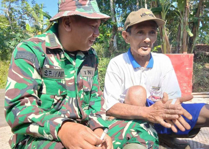 Keakraban Satgas TMMD Reguler Ke-129 Kodim 0714/Salatiga Bersama Warga Terjalin di Waktu Istirahat