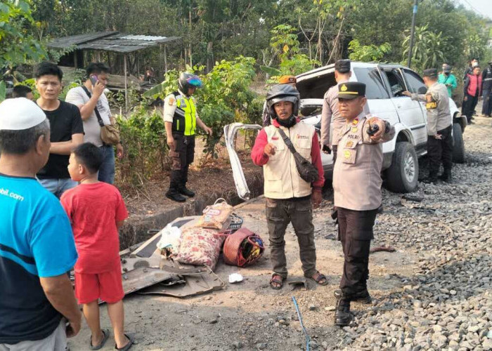 Teridentifikasi, Ini Identitas 4 Korban Tewas Kecelakaan Panther Tertabrak Kereta Api di Prabumulih