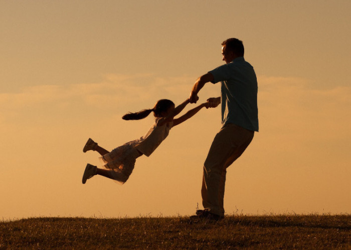 4 Cara untuk Mendekatkan Ayah Dengan Putra-putrinya