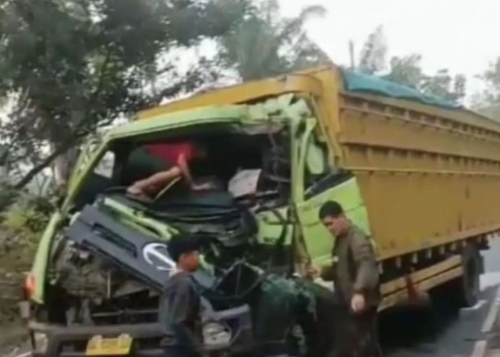 Dilempar Batu Diduga Oleh Pelaku Pungli, Sopir Tronton Luka Parah