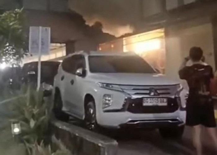 Palembang Indah Mall Kebakaran Pengunjung Panik Evakuasi Parkir Diterapkan