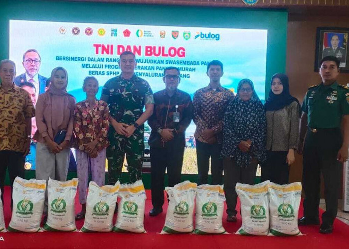Bulog OKU Salurkan 468 Ton Beras Bantuan Pangan