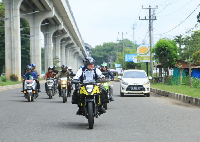 Motoran ke Banyuasin, Gubernur Herman Deru Turun Langsung Tanam Padi hingga Safari Jumat