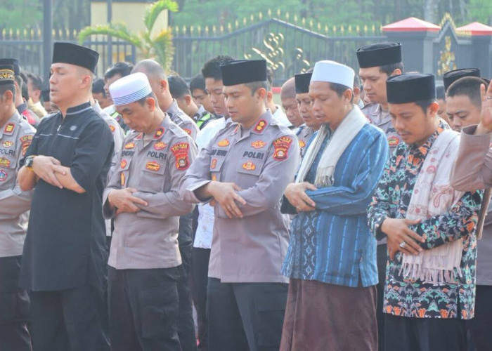 Polres OKU Timur Gelar Sholat Istisqa Bersama Masyarakat