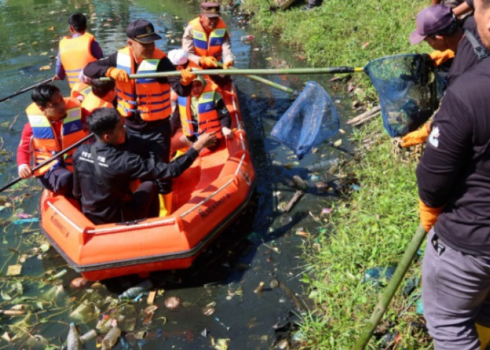 PLN Gelar Employee Green Involvement di Sungai Kelekar, Berhasil Kumpulkan 5 Ton Sampah Organik dan Anorganik