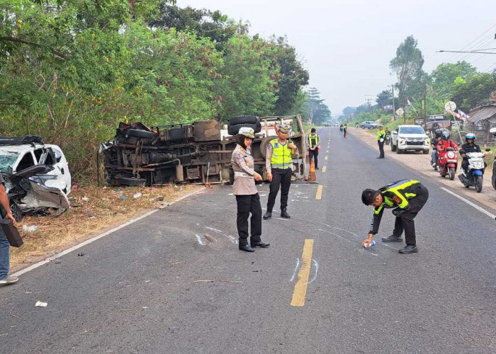 Truk Tangki VS Calya, 3 Meninggal Dunia 1 Luber dan 4 Luring