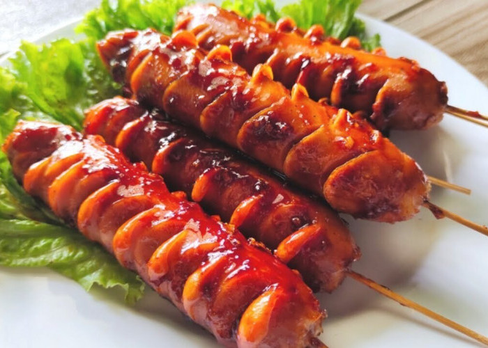 Sosis Bakar Saus Jadi Primadona Baru di Pasar Kuliner Jalanan