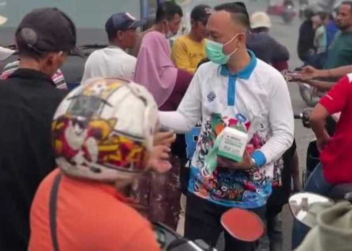 Cegah Dampak Kabut Asap Karhutla, Diskominfo Sumsel Bagikan Masker dan Vitamin kepada Warga