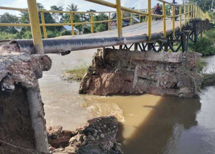 Jembatan Penghubung Dua Desa di Kecamatan Kandis Ogan Ilir Nyaris Amblas