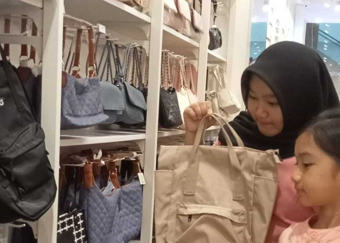 Kembali ke Sekolah, Toko ATK hingga Supermarket di Lubuklinggau Dipadati Pengunjung
