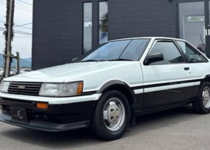 Toyota AE86 Levin 1984: Mobil JDM Klasik Favorit Drifter Dunia. 