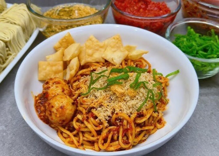 Mie Jebew, Dari Tren Kuliner Pinggir Jalan hingga Viral di Media Sosial