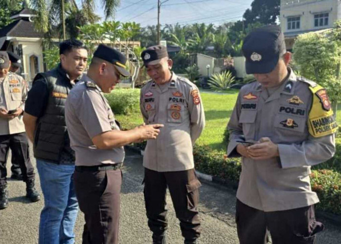 Berantas Judol dan Narkoba, Kapolsek Sanga Desa Periksa Anggota Secara Mendadak