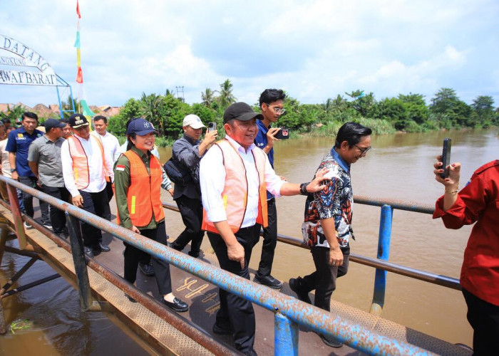Warga Sambut Antusias Sambut Kunker Gubernur Herman Deru Tinjau Jembatan Sukanegeri–Kangkung OKU Timur
