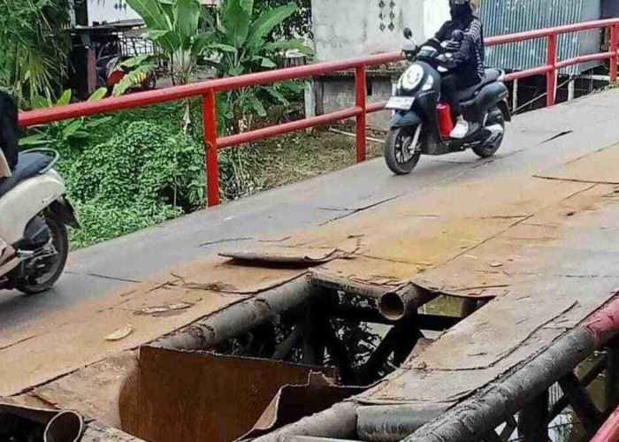 Dilewati Truck Sawit Jembatan di Desa Ketapang Ogan Ilir Jebol