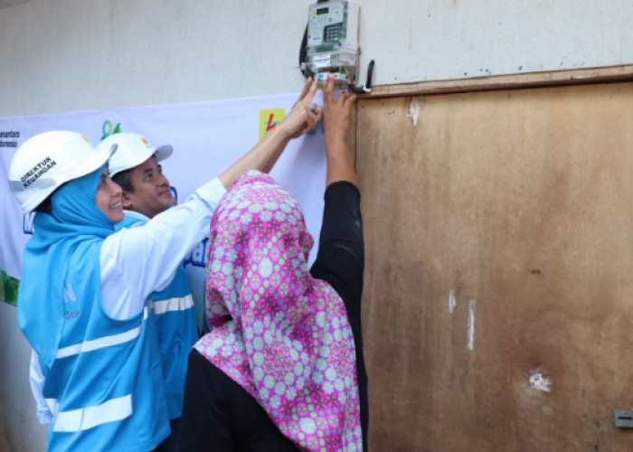 Ratusan Warga Prasejahtera di Banten Sambut Bahagia Sambungan Listrik Gratis dari PLN