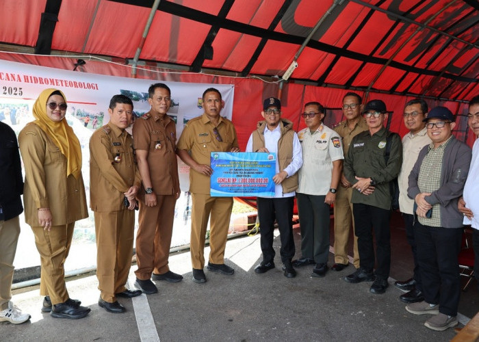 Teddy Antarkan Langsung Bantuan Kemanusian Untuk Korban Bencana di Sumatera