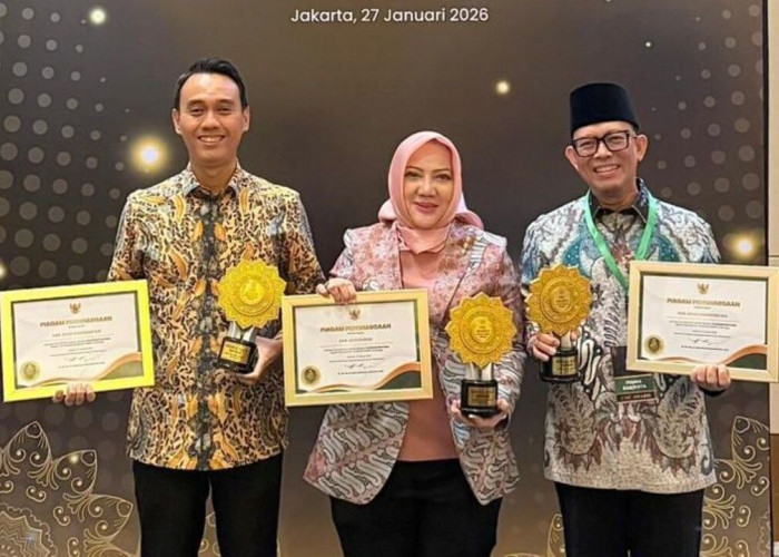 Perluas Cakupan BPJS Gratis Bagi Warga, Bupati OKI Raih UHC Award 2026