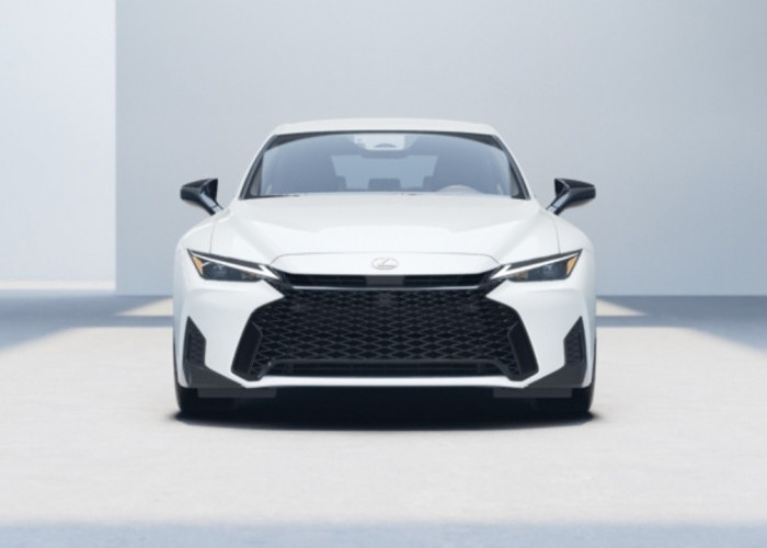 Sedan Hybrid Mewah! Lexus IS 300h 2026 Tampil Lebih Sporty dan Canggih