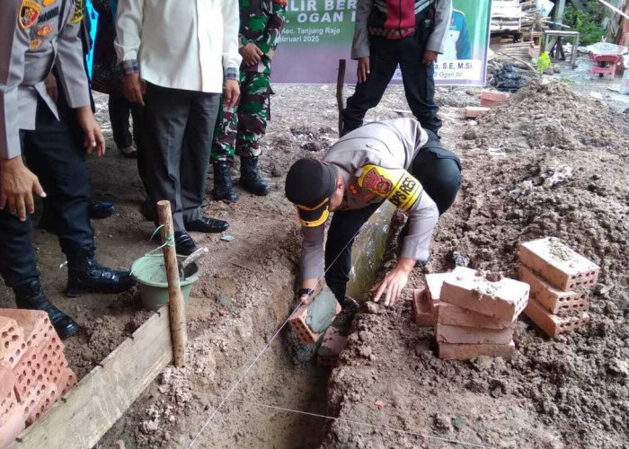 Dapat Bantuan Bedah Rumah Warga Di Tanjung Raja dan Pulau Kilip Sumringah,Peletakan Batu Pertama Oleh Kapolres