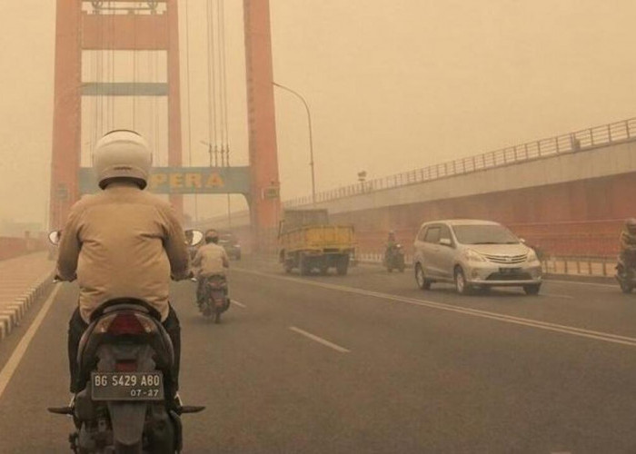 Kabut Asap di Palembang, Astra Motor Imbau Pengendara Nyalakan Lampu dan Jaga Jarak Aman