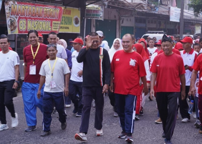 Warga Langgar Tengah Muntang Tapus Prabumulih Gelar Jalan Santai HUT ke-81 RI, H Arlan: Jaga Kebersamaan