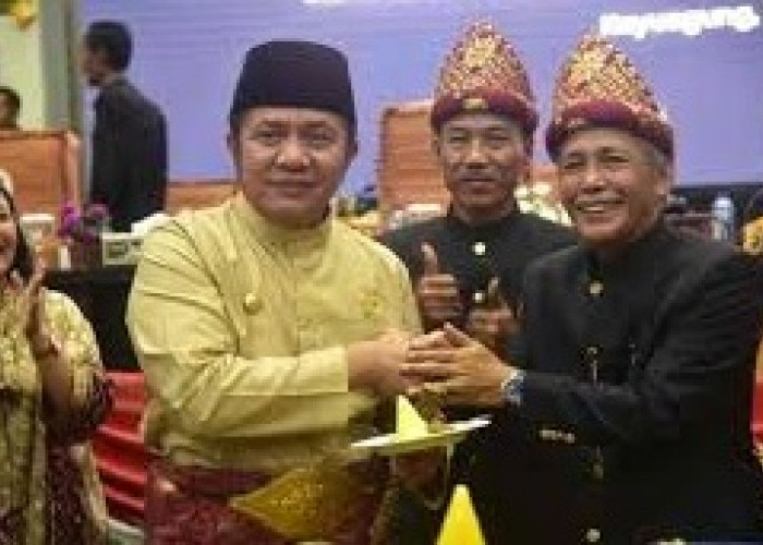Bupati OKI H Iskandar SE Mundur, Walikota Nanan Ngaku Tak Perlu Mundur, Walikota Palembang?