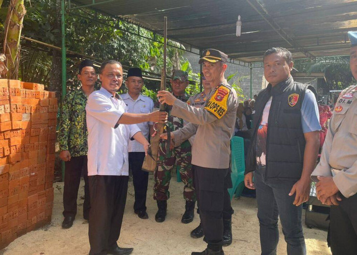 Dukung Kantibmas, Kades Ciptodadi 1 Serahkan Senjata Api Rakitan ke Wakapolres