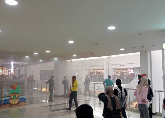 Asap Tebal Keluar dari Eskalator, Pengunjung Palembang Trade Center (PTC) Panik