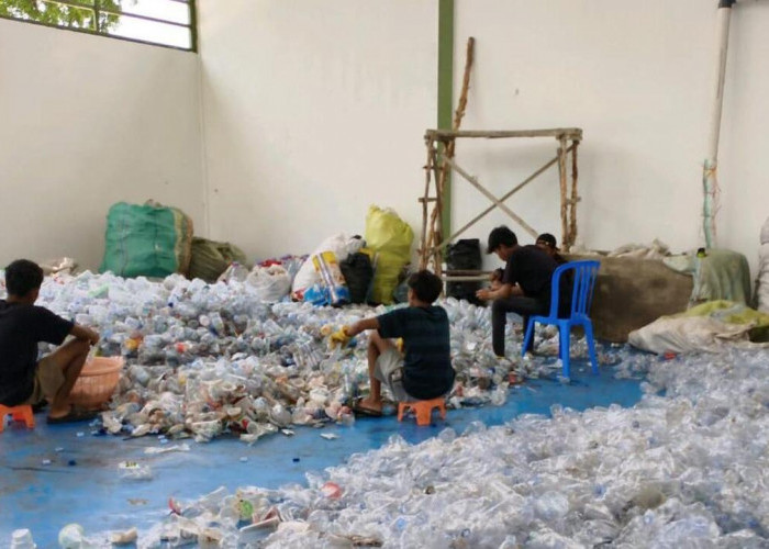 UNSRI Perkuat Program 3R, Pabrik Pengolahan Sampah Plastik Kini Beroperasi Penuh di Kampus Indralaya