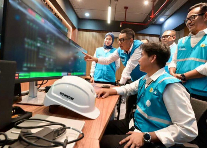 Jaga Terang di Hari Kemenangan, Cerita Petugas PLN Amankan Keandalan Listrik di Momen Idulfitri