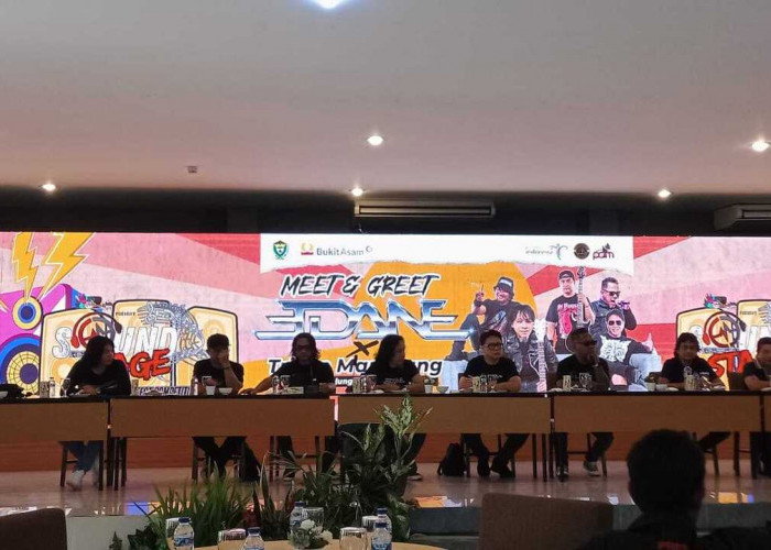 Grup Band Edane Terkesan dengan Pindang Baung dan Pilih Gear Lokal Saat Tampil