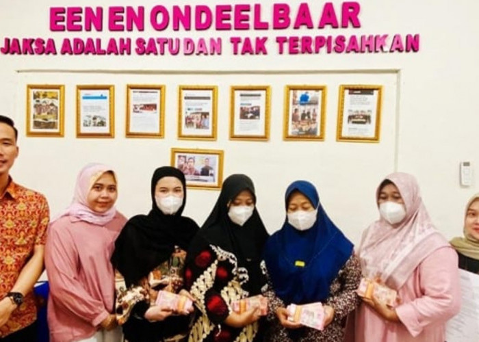 Keluarga Empat Terdakwa Dugaan Tipikor Anggaran Belanja di Dispora OKI Serahkan Uang Titipan