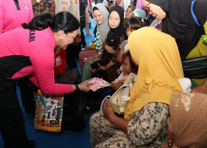 Ketua Umum Bhayangkari Ny. Juliati Sigit Prabowo Tinjau Baksos dan Layanan Kesehatan di Pulau Borang Banyuasin