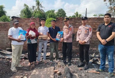 Kapolsek Indralaya Serahkan Santunan ke Wartawan Yang Rumahnya Hangus Terbakar