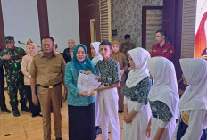Seragam Sekolah Gratis Mulai Dibagikan di Prabumulih, 31.877 Siswa SD-SMP Jadi Sasaran