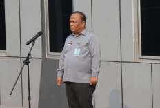 Kakanwil Kemenkum Sumsel Berikan Penghargaan kepada Tiga Pegawai Teladan