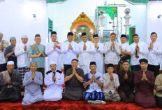 Wagub Sumsel Cik Ujang Safari Jumat di Masjid Al-Ikhlas, Salurkan Bantuan dan Siapkan Hewan Kurban