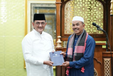 Safari Ramadan 2026, Sekda Sumsel Ajak Warga Tingkatkan Ibadah di Masjid Al Kautsar Palembang