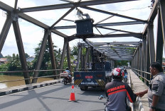 Pasang Lampu Jalan Bertenaga Surya, Bupati Berharap Dapat Kurangi Angka Kecelakaan dan Kriminal di OKU