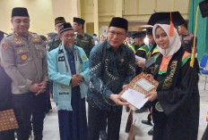 462 Santri OKU Rayakan Wisuda, Wabup OKU Soroti Peran Penting Ustadz-Ustadzah
