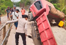 Muatan Pasir Basah 6 Kubik Diduga Picu Jembatan Besi di Tanabang Ilir Roboh
