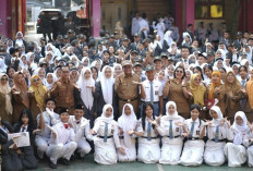 Jadi Pembina Upacara di SMAN 1 Prabumulih, H Arlan Dorong Siswa Giat Belajar dan Raih Prestasi